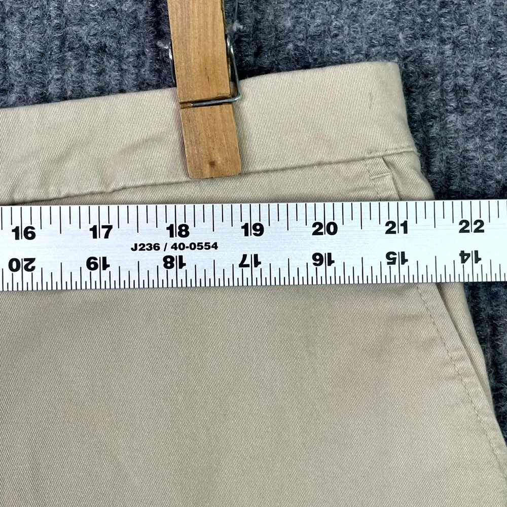 Tommy Hilfiger Chino Pants Mens 43x27* Flat Front Minimalist Everyday Wear Skate